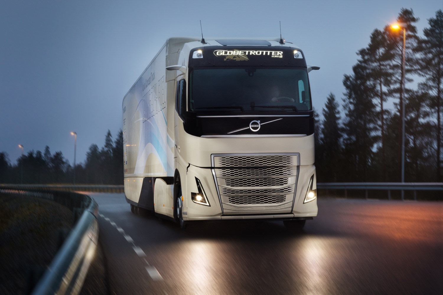 Volvo testează un prototip de camion fără oglinzi și cu o eficiență de consum cu 30% mai bună