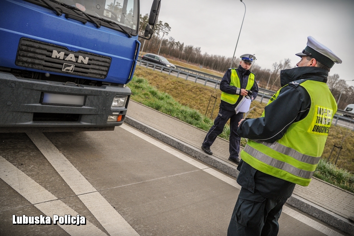 Lenkija sušvelnino įvažiavimo reikalavimus: vairuotojams testo visgi nereikės