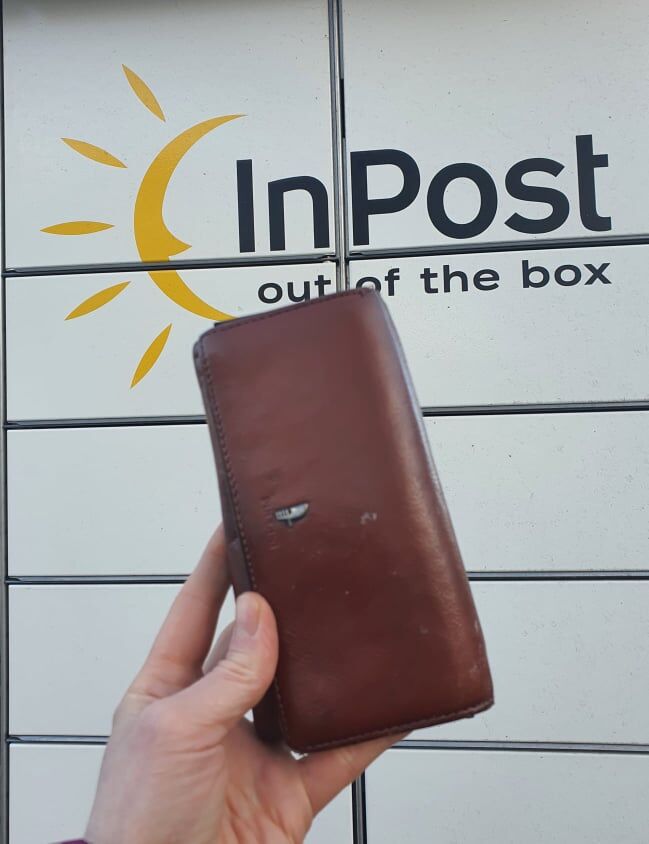 Un curier a returnat proprietarei un portofel pierdut. Recompensa a fost pe măsură