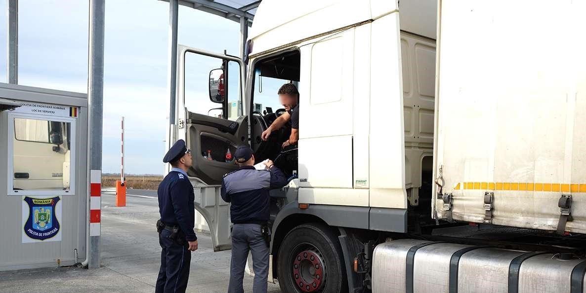 Proiect de OUG: transportatorii vor completa o singură dată formularul PLF la intrarea în țară