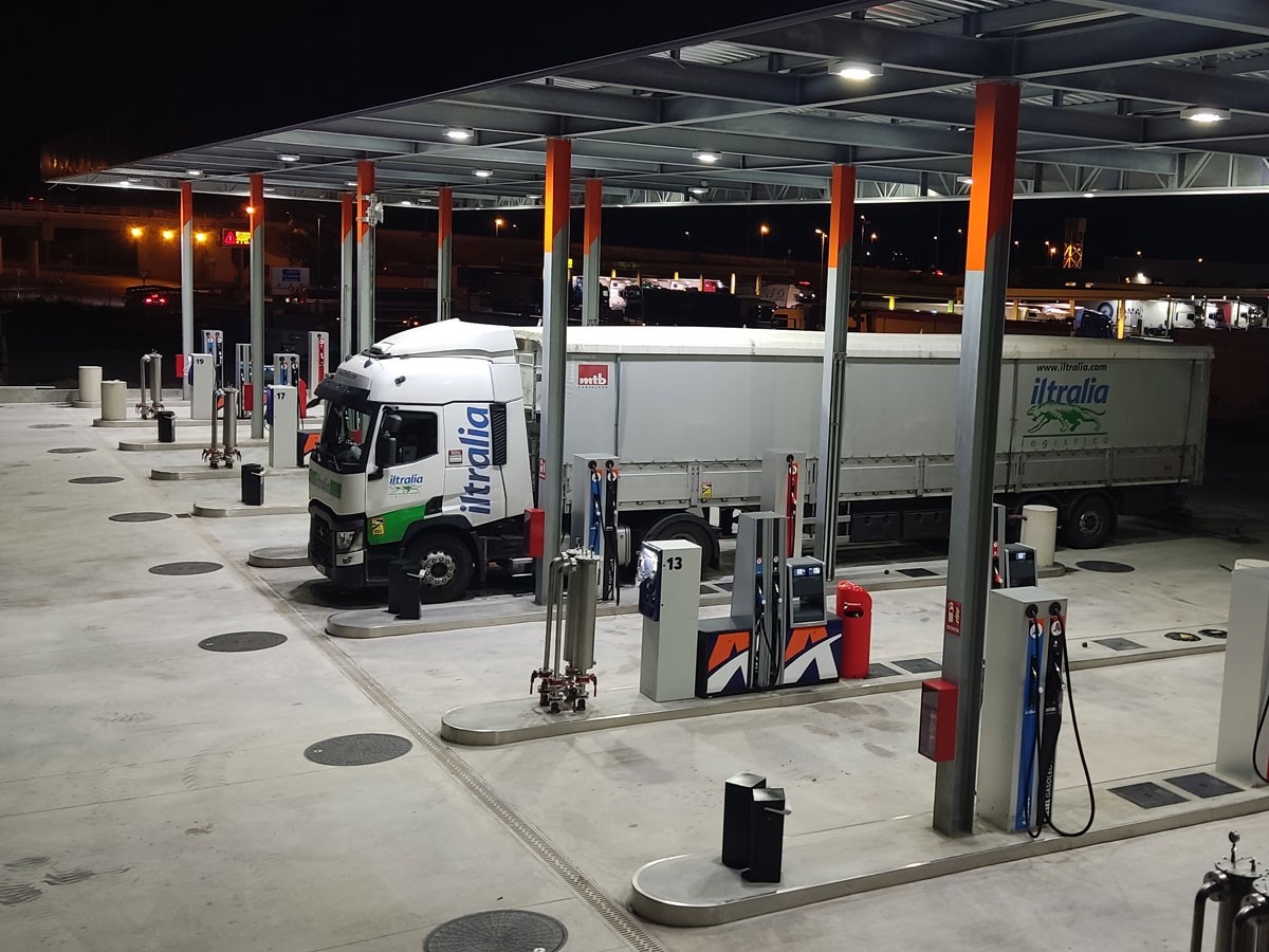 Francia, olasz, holland állami támogatás az üzemanyag-krízis enyhítésére: van, ahol kamiononként 750 eurós azonnali segélyt osztanak