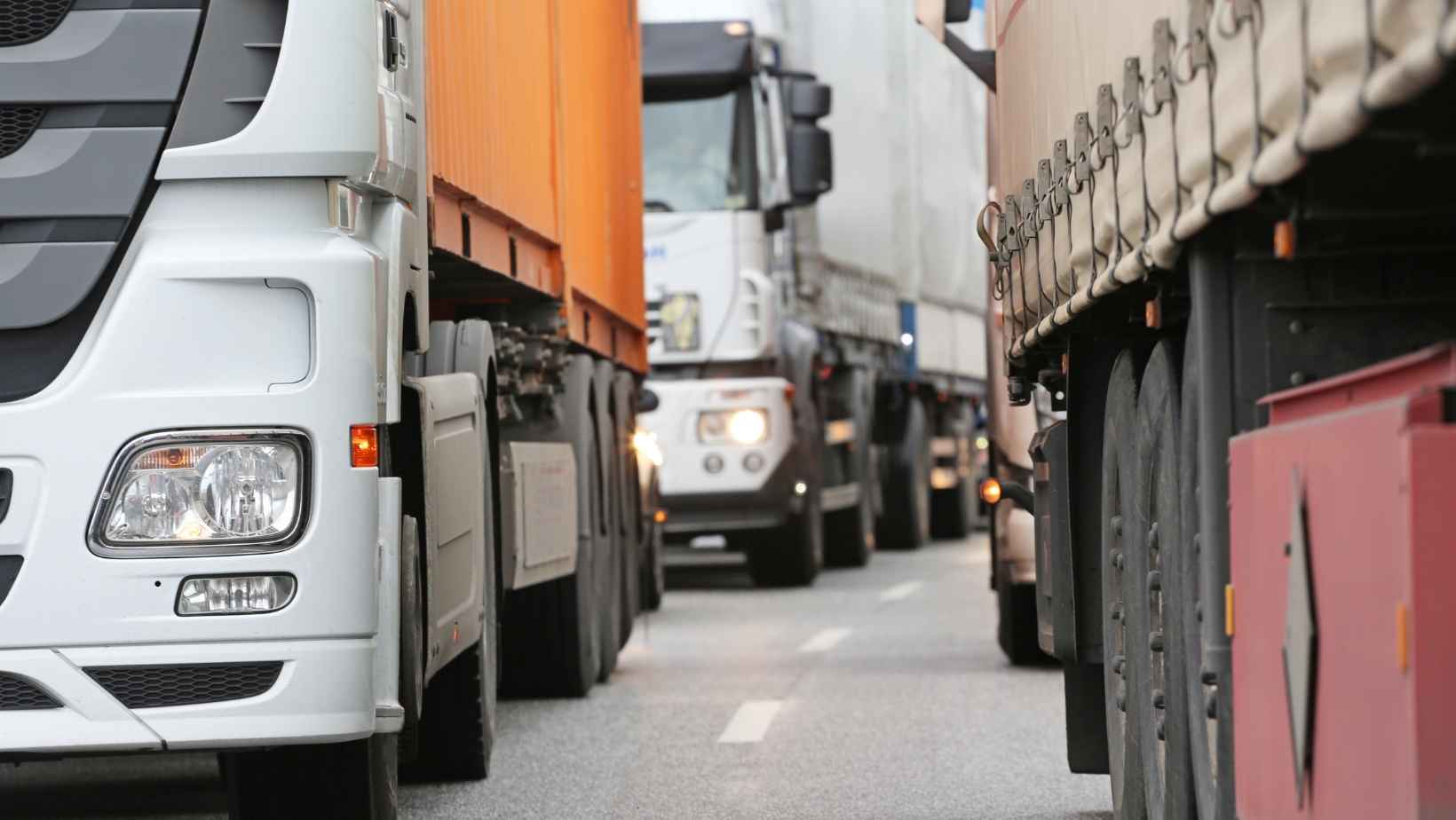 APIA: Ce mărci de vehicule comerciale au achiziționat românii în 2021