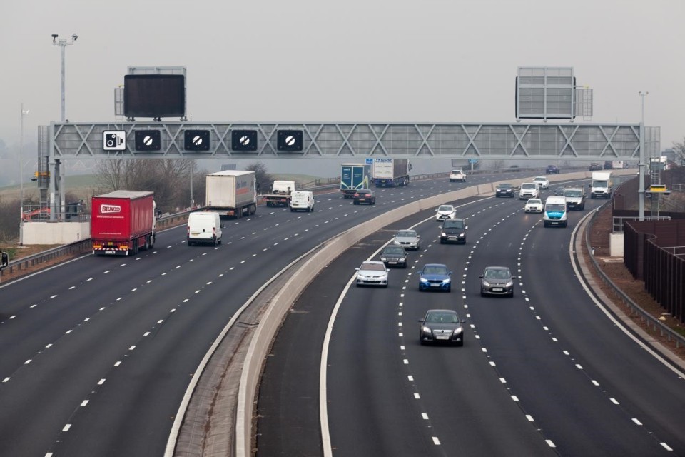 Marea Britanie suspendă planurile privind înființarea de autostrăzi inteligente