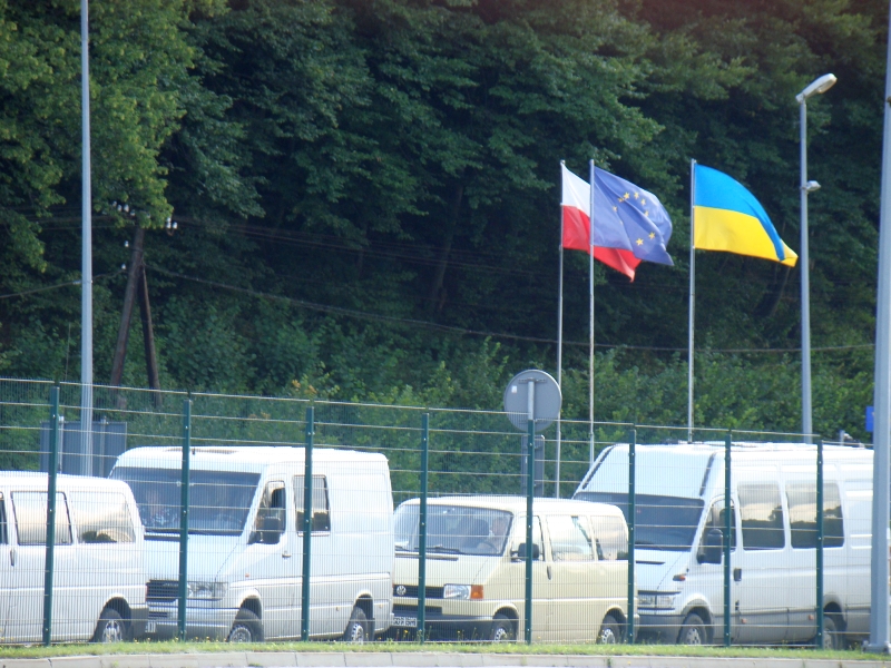 Ukrainian truckers abroad ready to return home to defend country