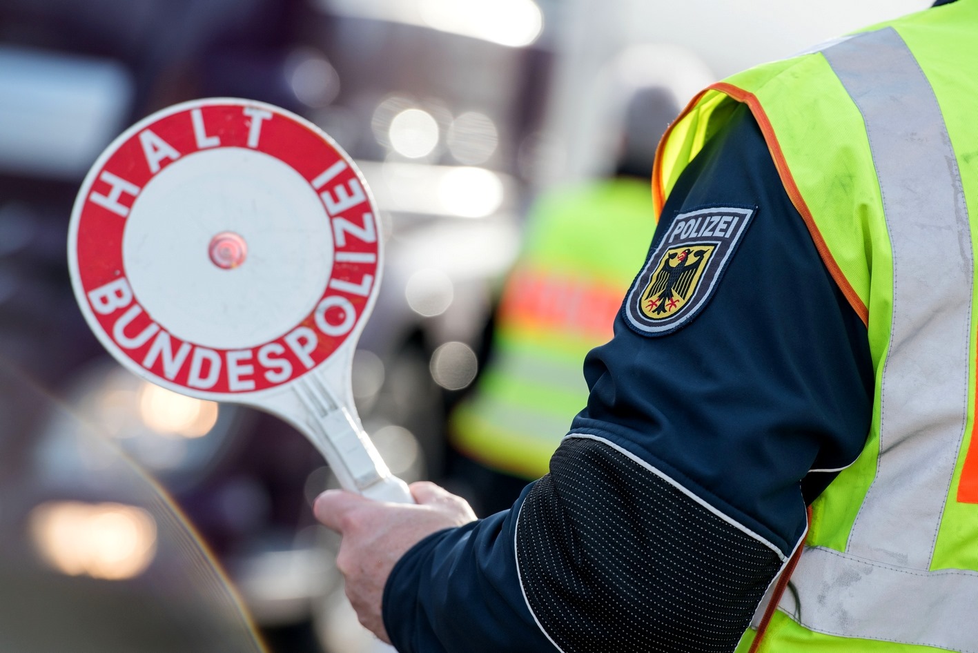 Apuci tachográf-kártyájával vezettek. A rendőrség nem kegyelmezett nekik