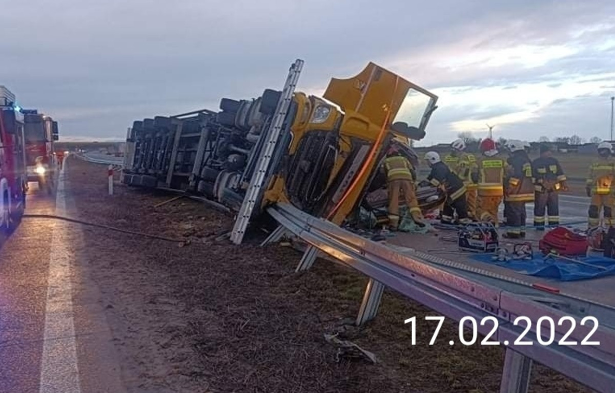 Užblokuoti keliai, apvirtę sunkvežimiai. Europą nusiaubė audros