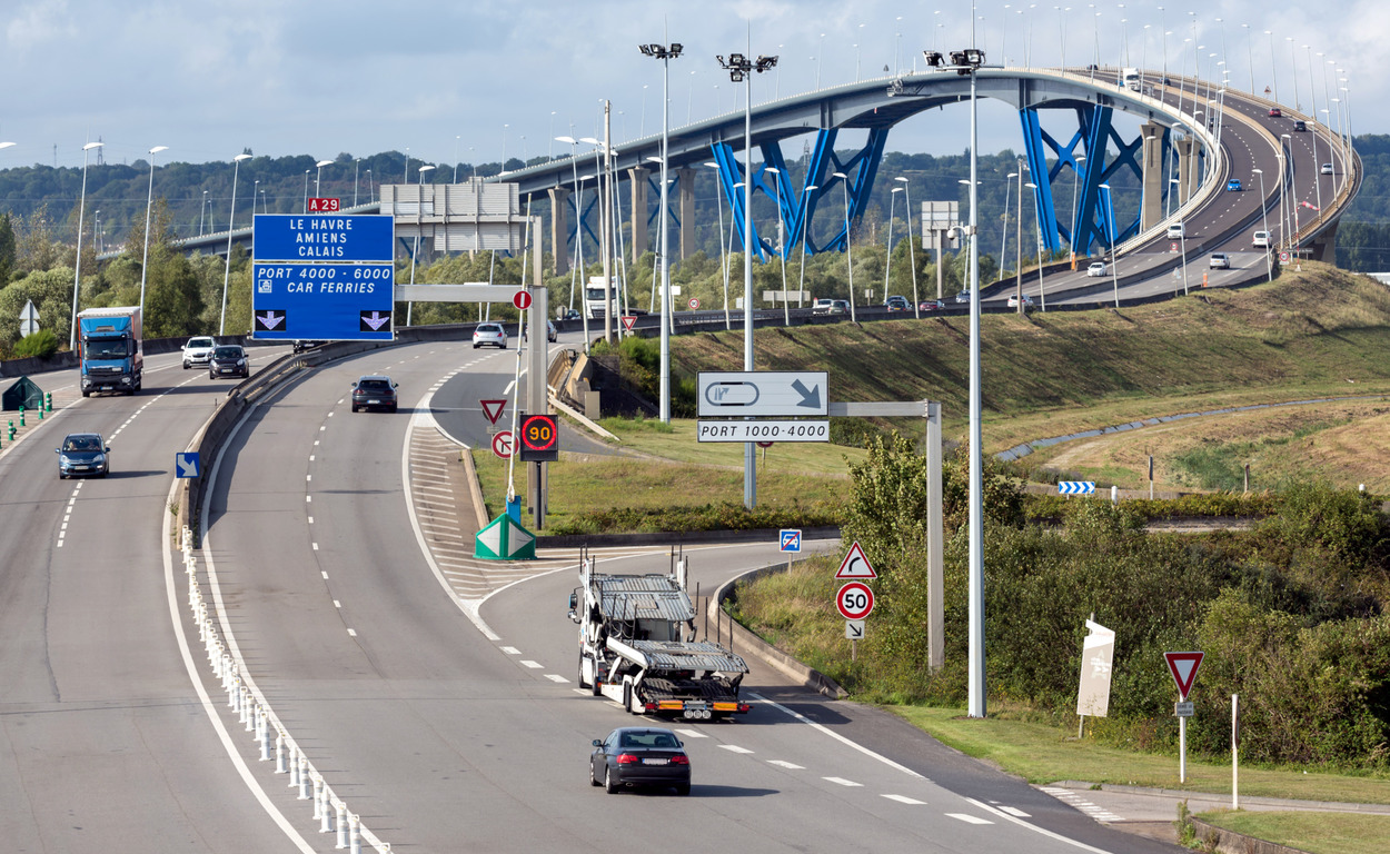 Prancūzija panaikino sunkvežimiams taikomus eismo apribojimus, tačiau tik vienos rūšies transportui