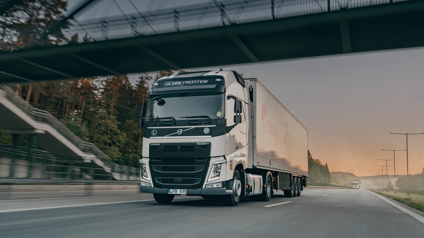 Kodėl teks daugiau mokėti plaukų stilistui: krovinių pervežimo kainų įtaka vartotojams