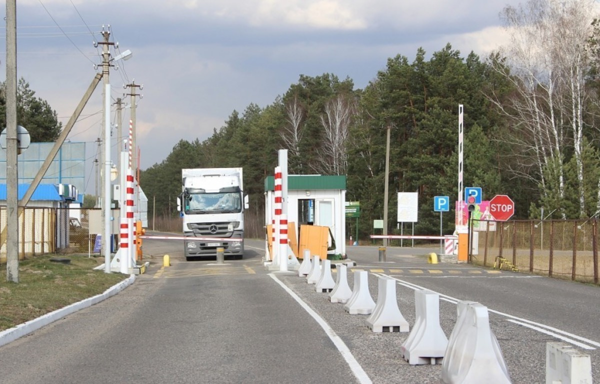 Șoferii români care trec prin Belarus sunt scutiți temporar de vize