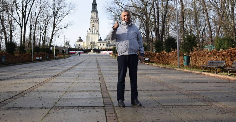 Fardin Kazemi, șoferul iranian care a primit un camion din partea polonezilor, s-a întors în Polonia pentru a efectua transporturi umanitare
