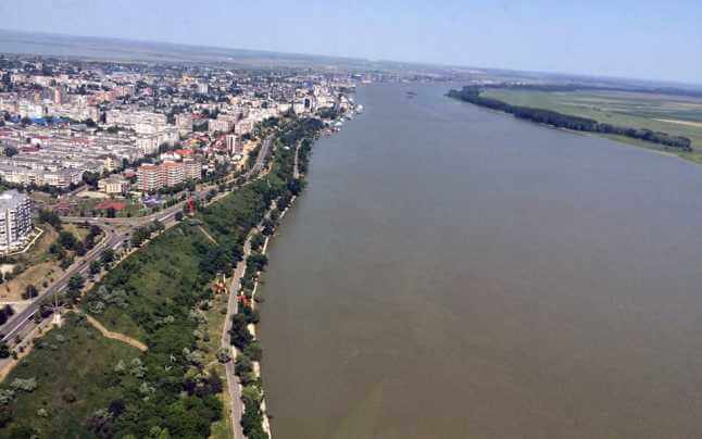 Traficul fluvial pe brațul Chilia al Dunării interzis, după ce două rachete au lovit o localitate aflată la 20 km de România