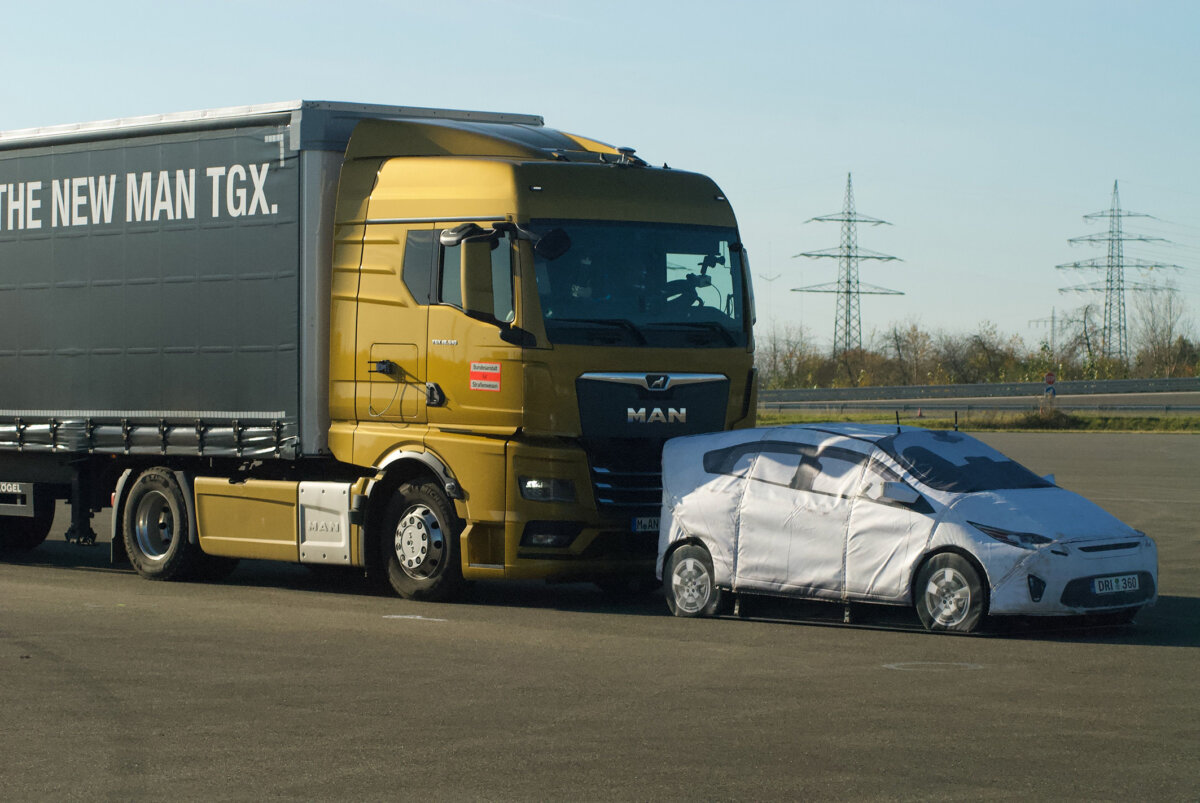Neue Vorgaben für Lkw-Notbremsassistenz auf Ebene der Vereinten Nationen beschlossen