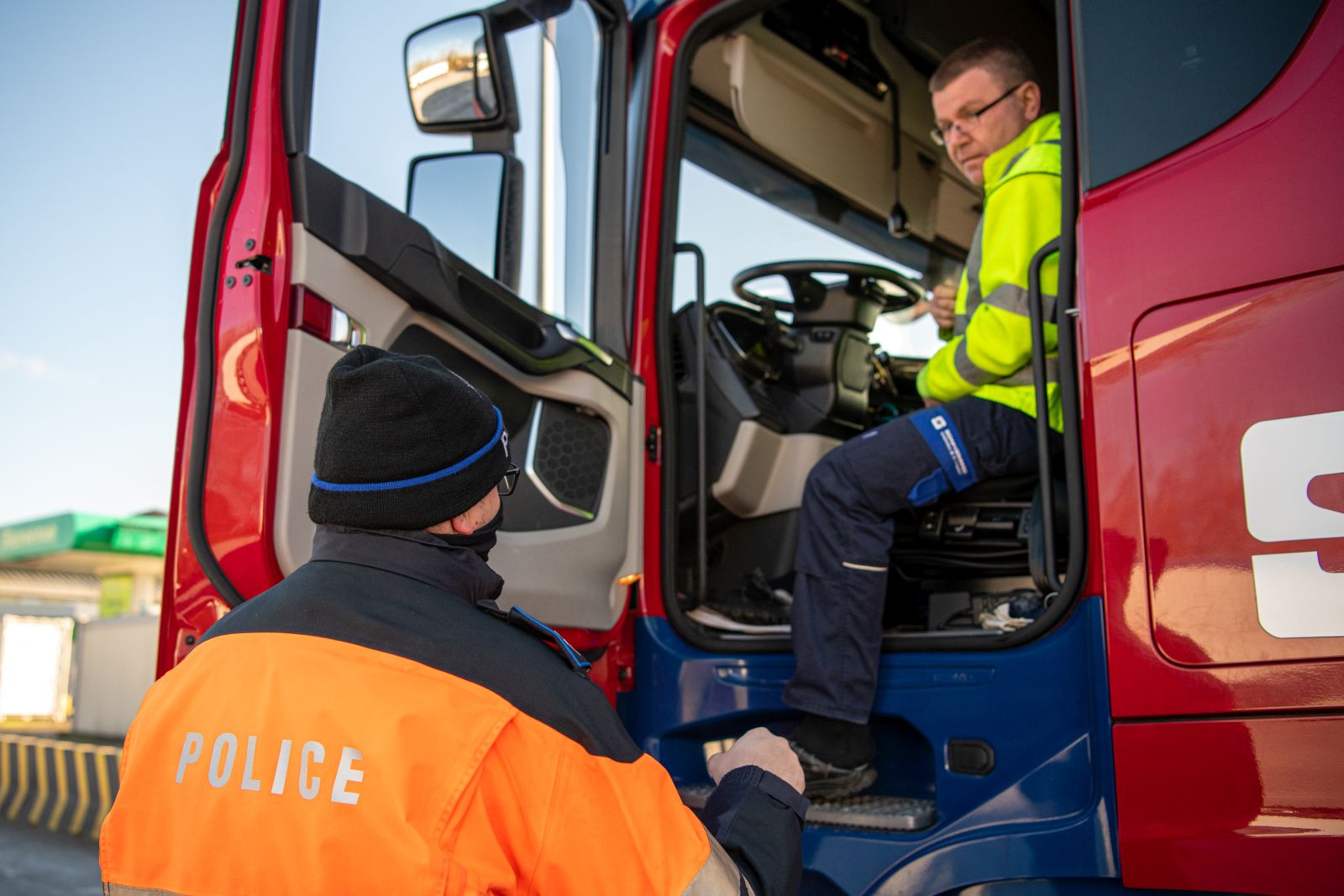 ROADPOL: minden harmadik kamionsofőr megszegi a szabályokat; egyre több a tachográf-manipuláció