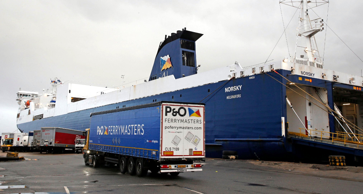 Serviciile P & O sunt în continuare suspendate, perturbând semnificativ legăturile comerciale dintre Marea Britanie și UE