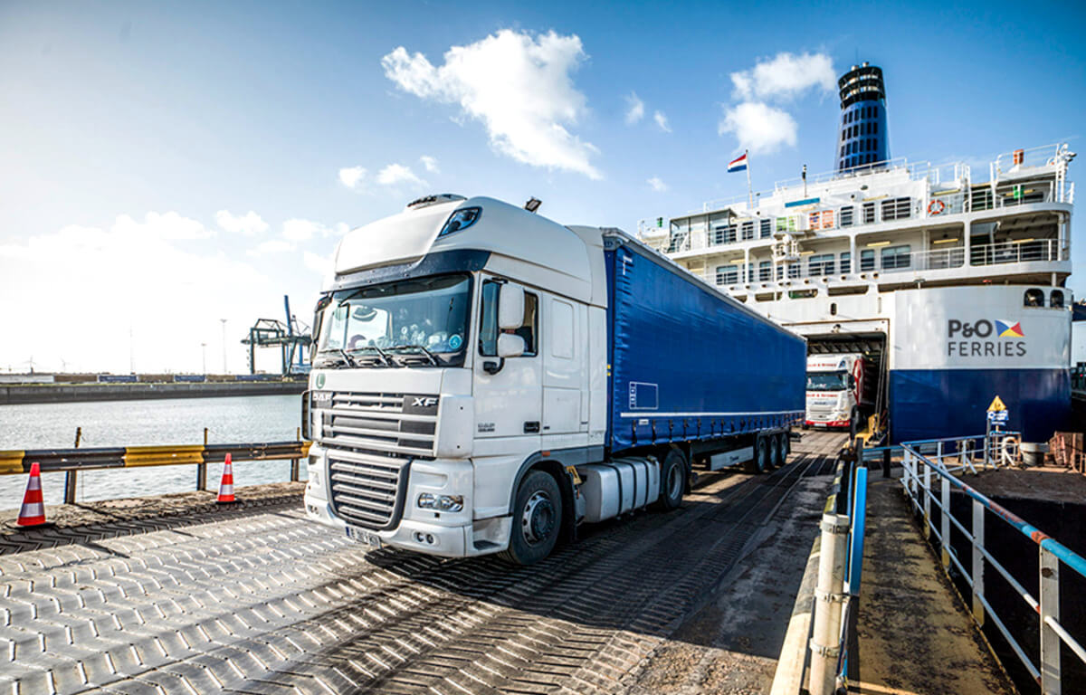 Keltų operatoriai taiko apribojimus Rusijos ir Baltarusijos kelių transporto vežėjams