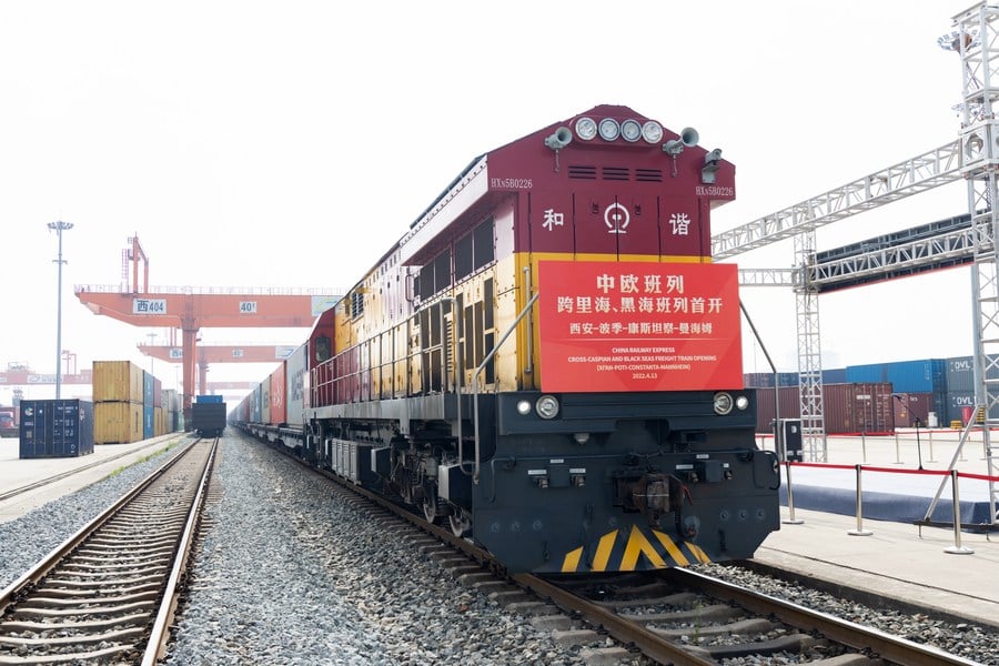 A fost lansat primul serviciu de transport feroviar de marfă China – Europa care trece prin România