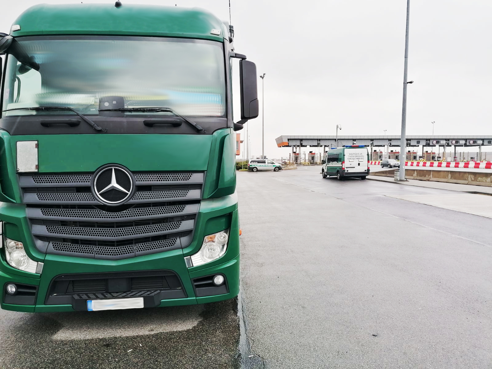 Polonia: Permise suspendate și amenzi usturătoare pentru doi șoferi de camion români