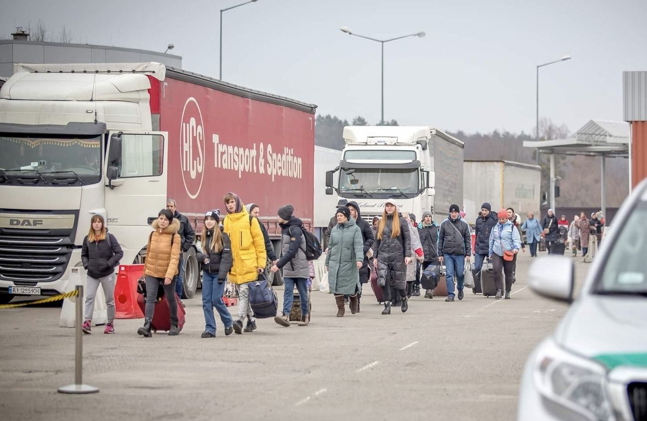 Sunkvežimių vairuotojų darbas karo metu. Kaip vairuotojai gelbsti savo šalį