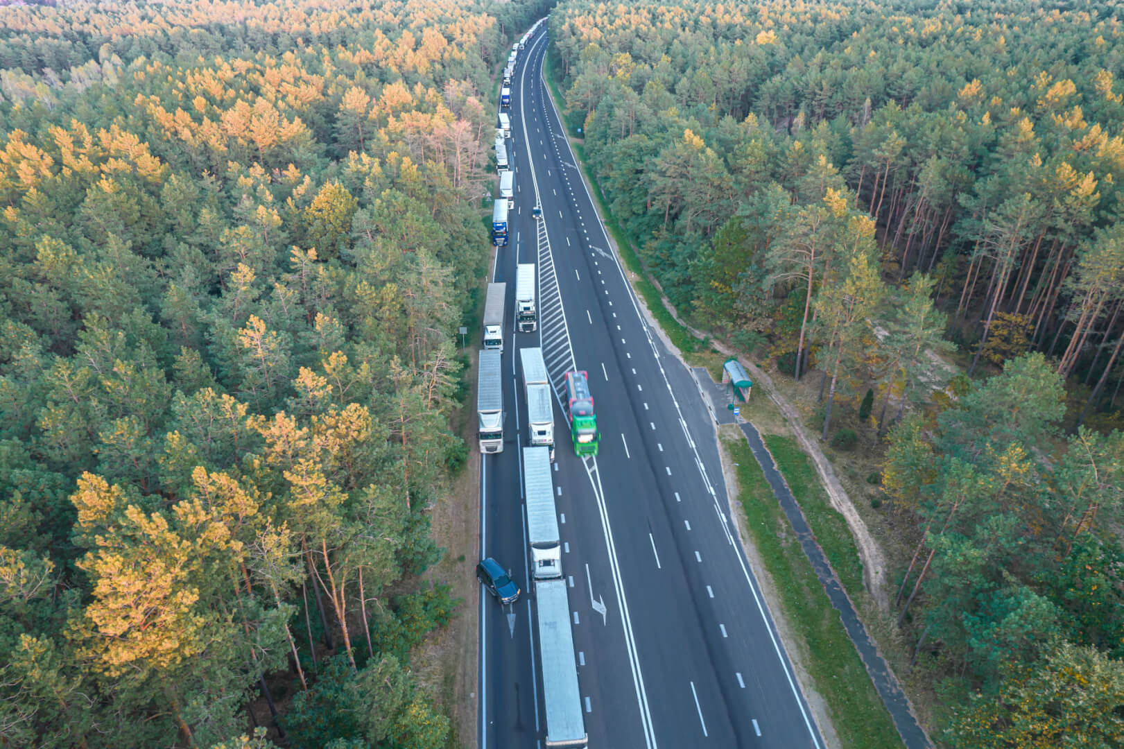 2,7 tys. ciężarówek w zatorach na granicy. Sytuację może zmienić zakaz transportu do Rosji i na Białoruś
