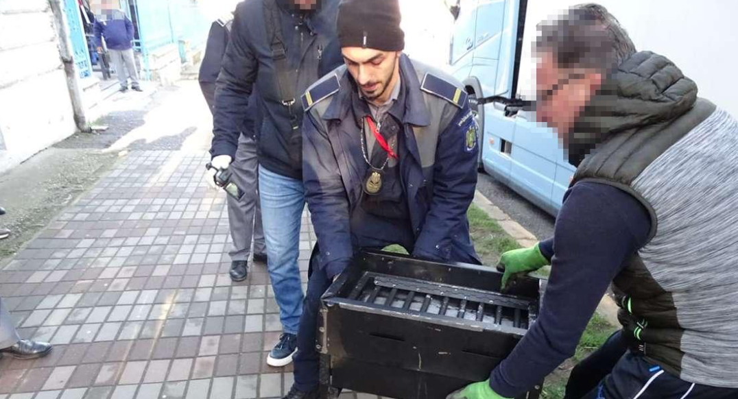 Video — Opiu în valoare de 600.000 euro descoperit într-un camion la PTF Calafat