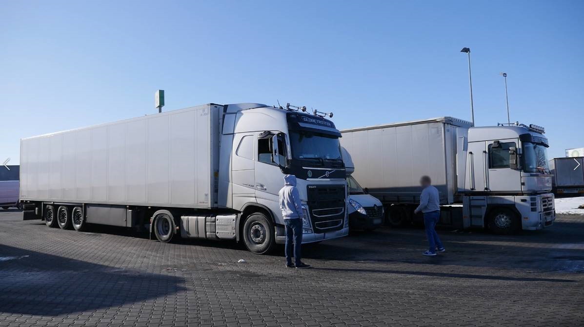 Patikrinimo rezultatas: Lietuvoje tik 2 iš 12-kos vilkikų vairuotojų įdarbinti teisingai
