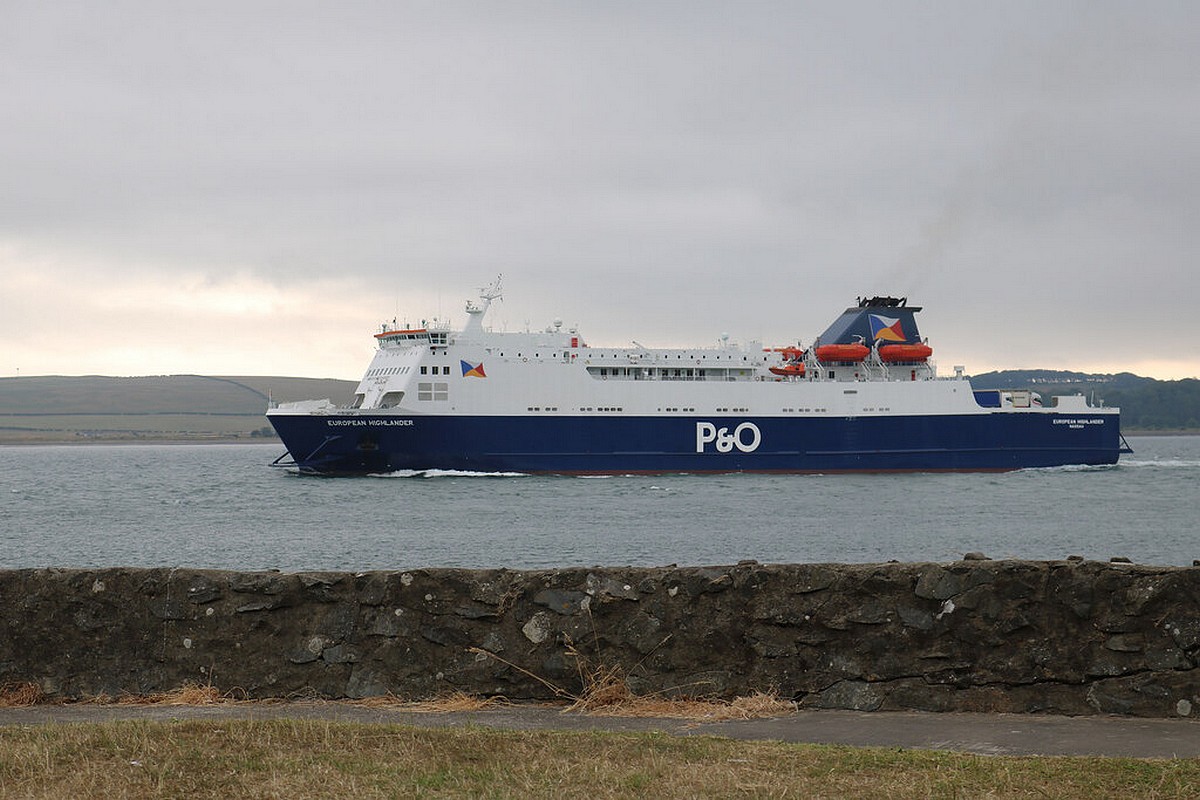 P&O vessels still grounded as agency staff are fired for drinking on the job