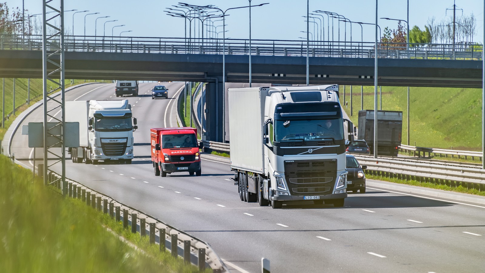 Avoiding empty kilometre driving as an road freight transport SME: a naive dream or an attainable reality?