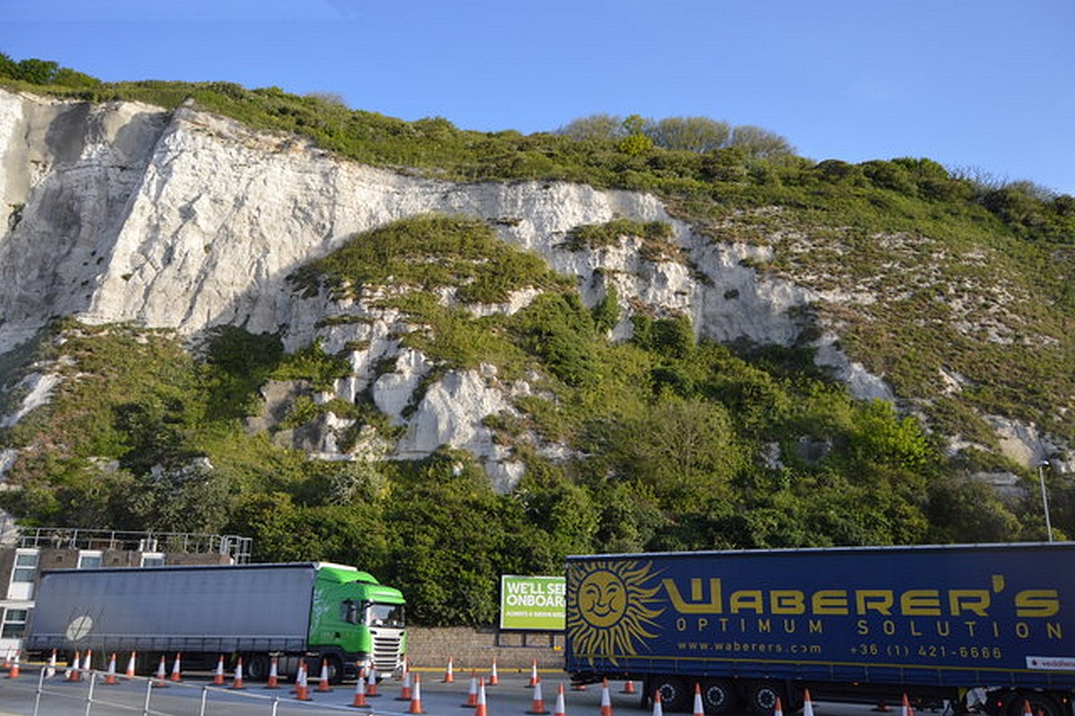 A végtelen történet folytatódik: Nagy Britannia legalább 2023-ig eltolta a vám- és állat-egészségügyi ellenőrzéseket