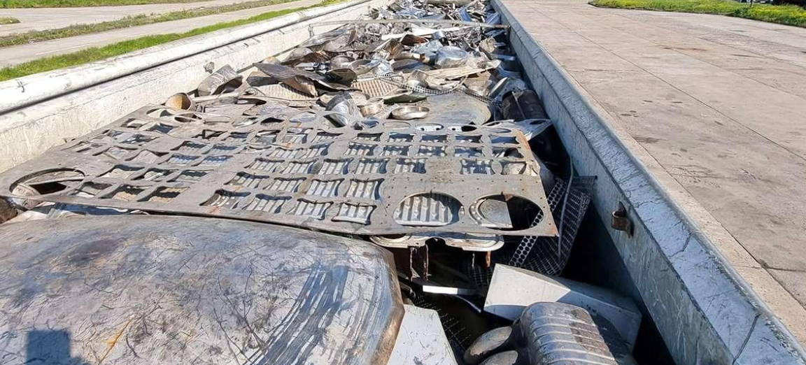 Peste 14 tone de deşeuri metalice, transportate ilegal din Bulgaria, oprite la PTF Giurgiu