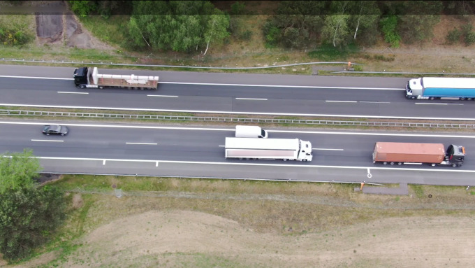Șoferi de camion amendați pentru nerespectarea distanței regulamentare între vehicule