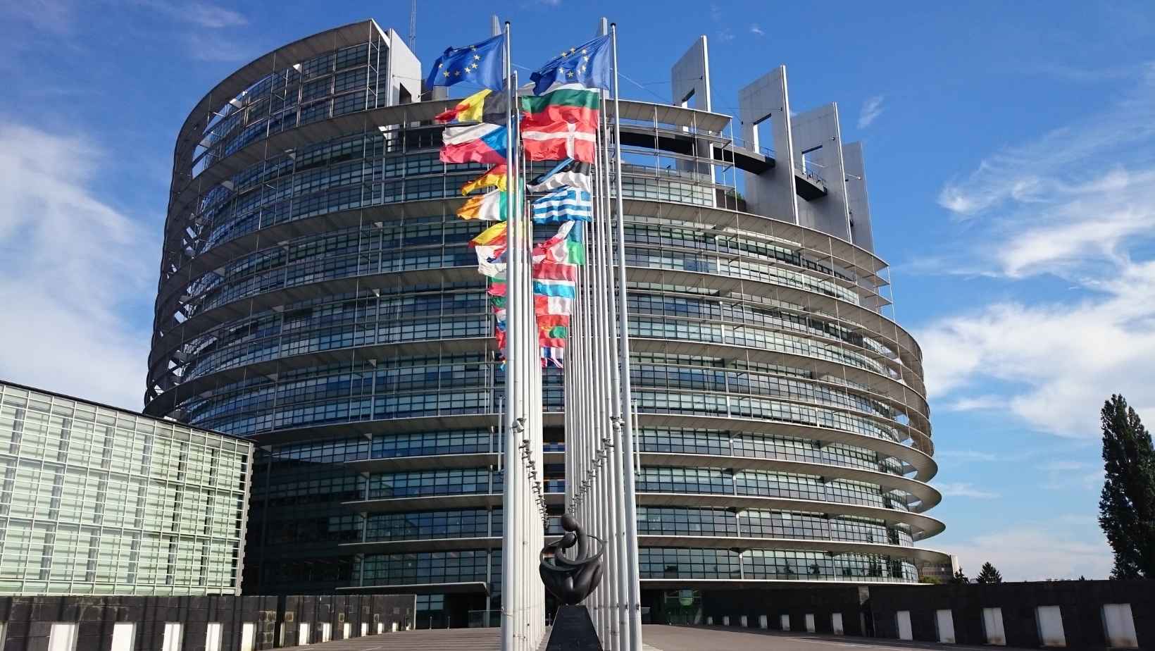 Европарламент поддержал предоставление Украине и Молдове статуса кандидата на вступление в ЕС