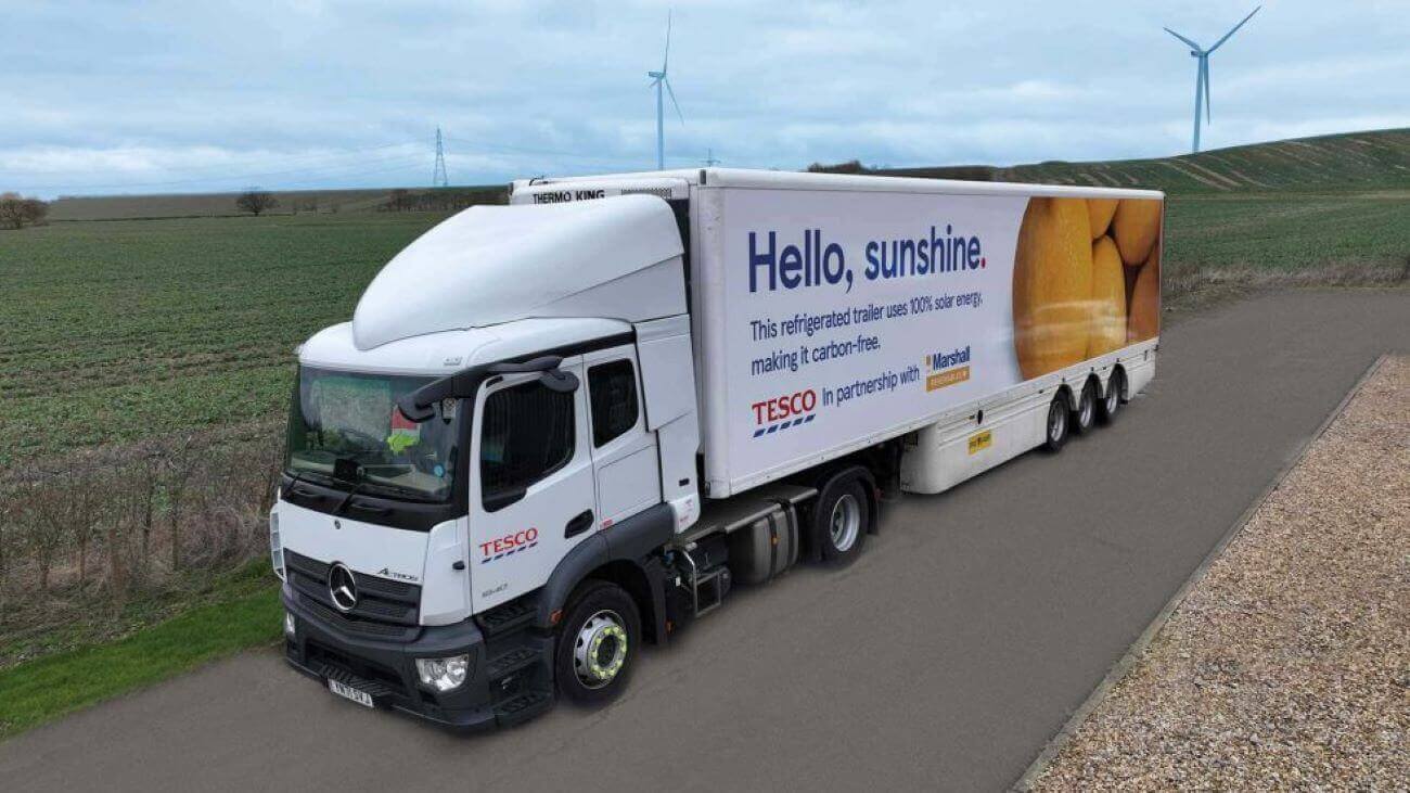 Tesco testează remorci frigorifice alimentate integral cu energie solară