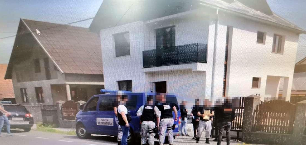 Poliţiştii de frontieră au destructurat o rețea de trafic ilegal coordonată de un român