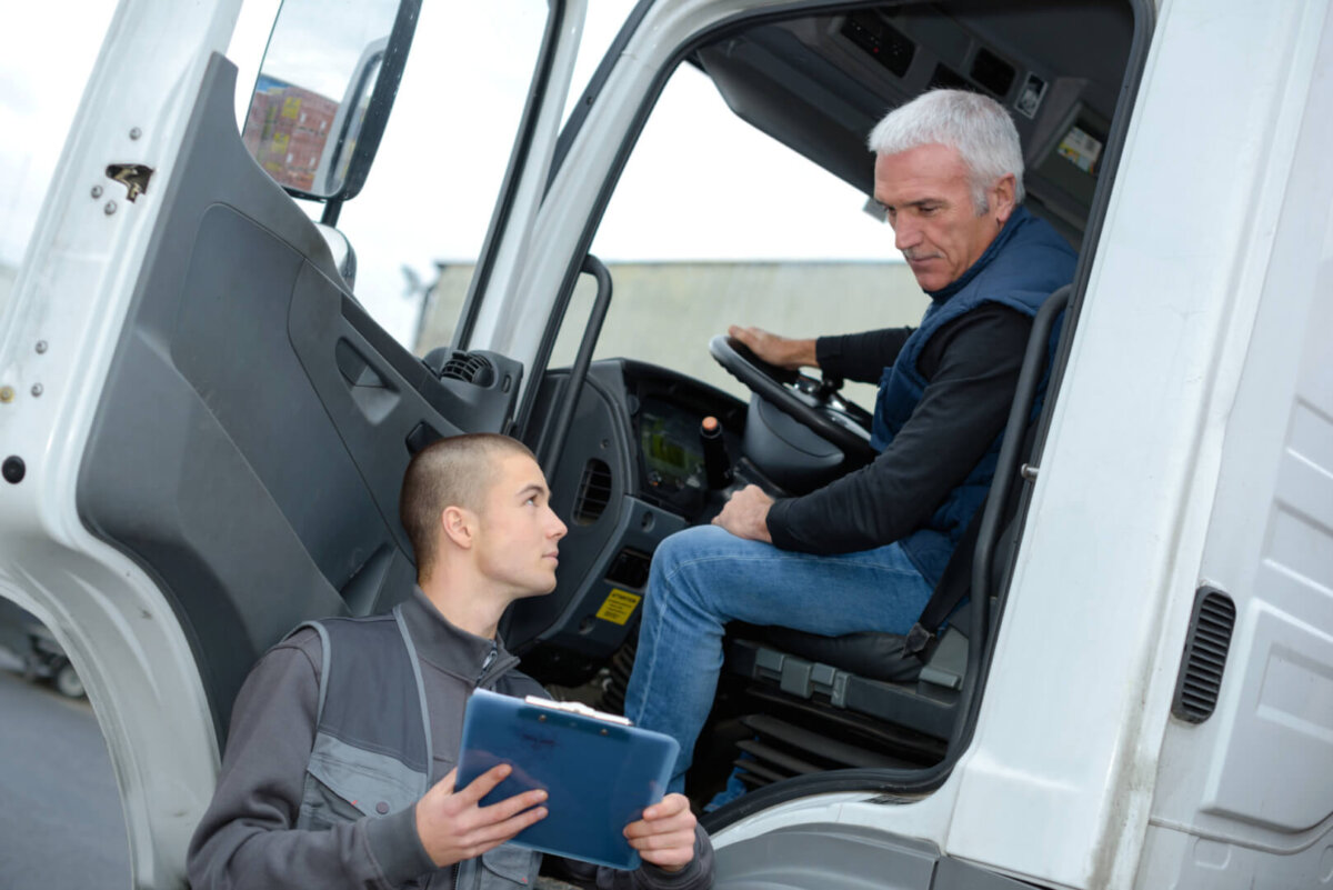 Lkw-Verkehr: Ein Drittel aller Berufskraftfahrer und -fahrerinnen ist 55 und älter