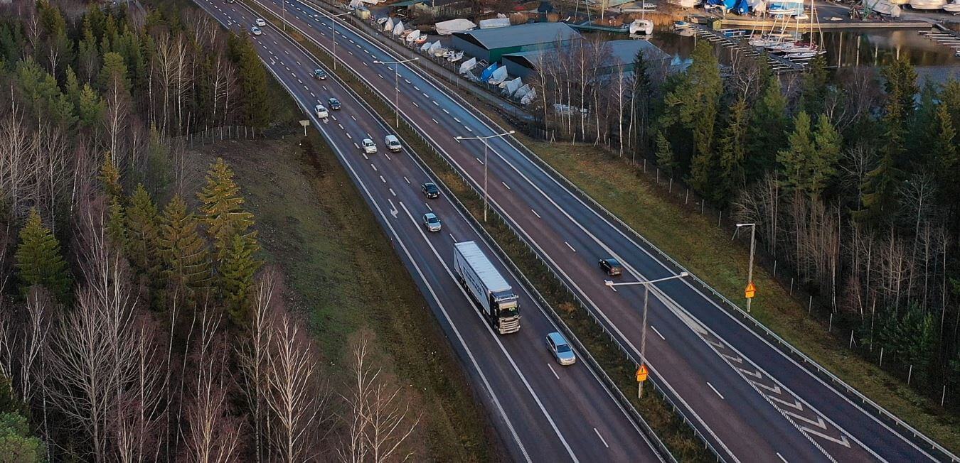 A Scania önvezető teherautója már az összes úton járhat két város között!