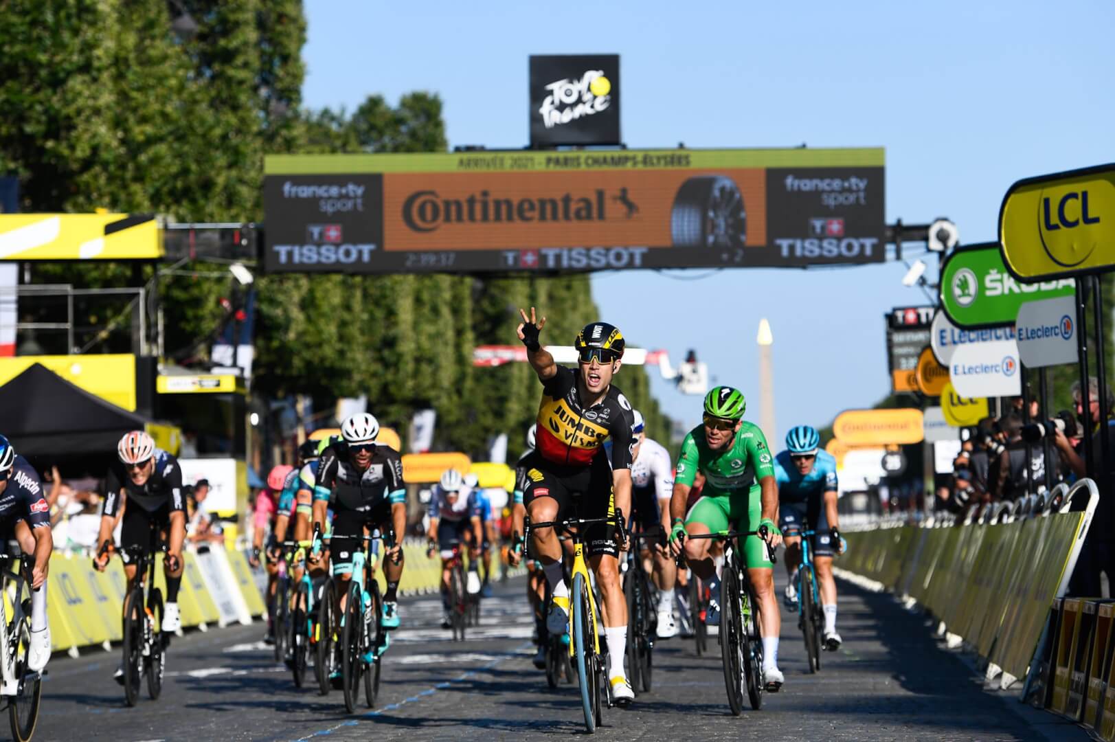 Prancūzijoje dėl „Tour de France“ uždaryta daugybė kelių