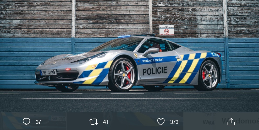 Czeska policja będzie jeździć Ferrari. Wydała na niego mniej niż na Škodę