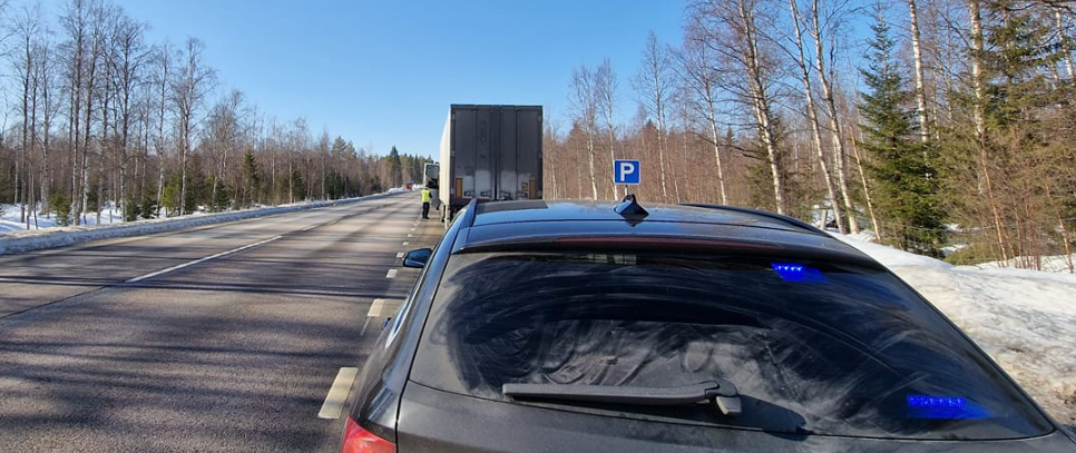 A svéd közúti rendőrség elmagyarázta, miért „ragaszkodnak” a teherautó-ellenőrzéshez ahelyett, hogy a „valódi bűnözés” ellen tennének valamit