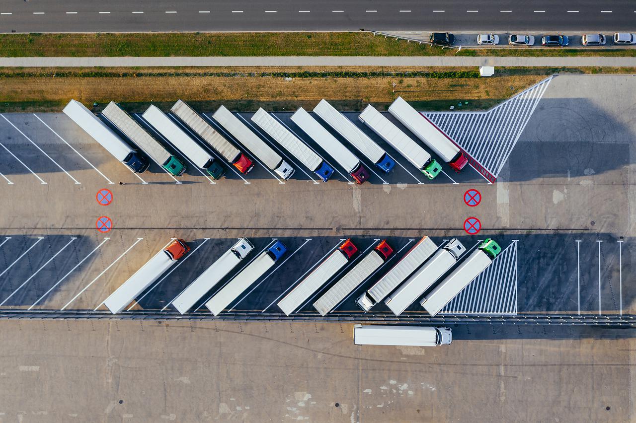 Ekologia transportu – jak zmniejszyć obciążenie środowiska, planując trasy spedycyjne?