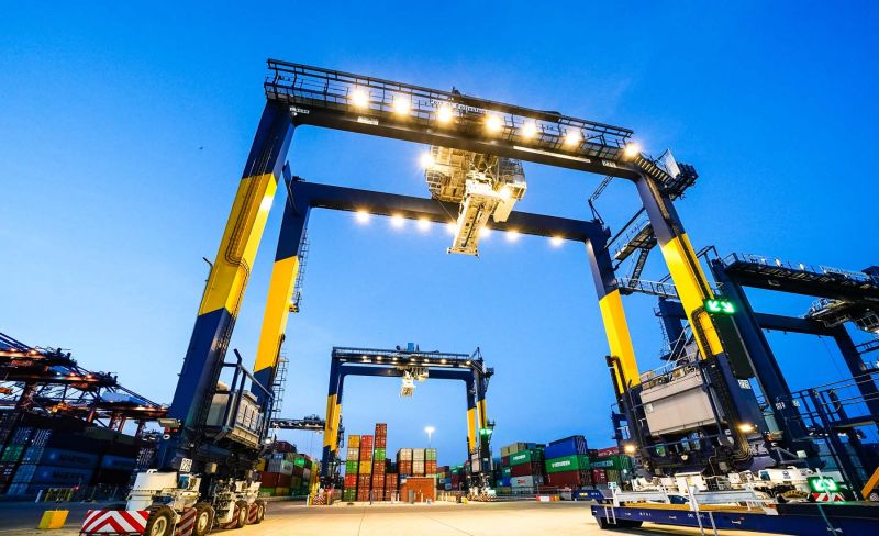 Grevă prelungită la Felixstowe, cel mai mare port de containere din UK