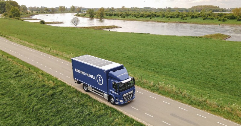 Panourile solare utilizate de Kuehne+Nagel pe remorci reduc consumul de combustibil cu până la 6%