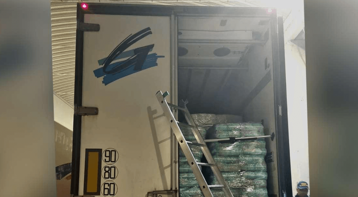 Șofer de camion arestat preventiv la Giurgiu pentru transport ilegal de țigări