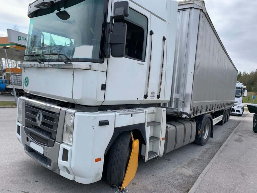 Lokale Behörden verschärfen den Kampf gegen illegales Parken. Lkw-Parkkralle ohne Polizeieinsatz möglich